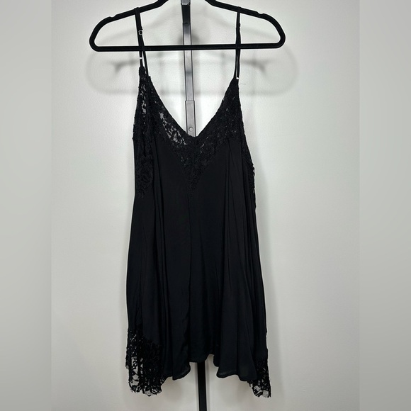 Paper Hearts Black Women's Lace Detail V Neck Dress - Size 8 - Picture 2 of 9